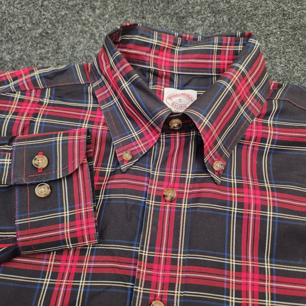 Brooks Brothers 1818 Mens Small Black Red Plaid Button Down Shirt Non-Iron